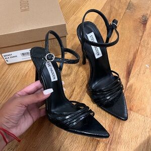 Steve Madden Sandals 🖤